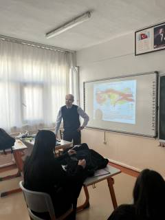 Evrensel Kolej
